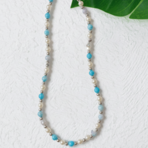 (Blue and White Necklace)